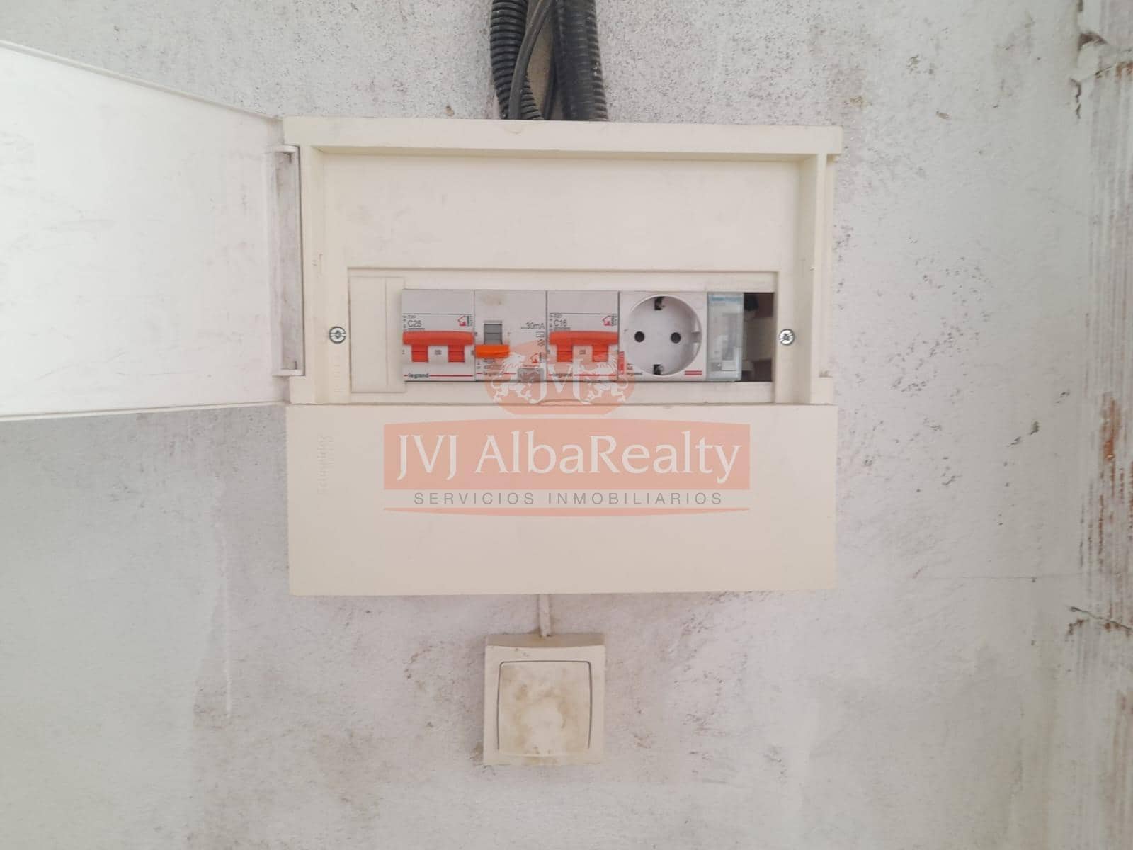 Commercial for sale in Albacete city - € 128,000 (Ref: 9723710)