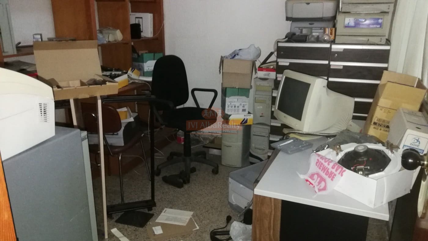 Office for rent in Albacete city - € 1,400 (Ref: 9723711)