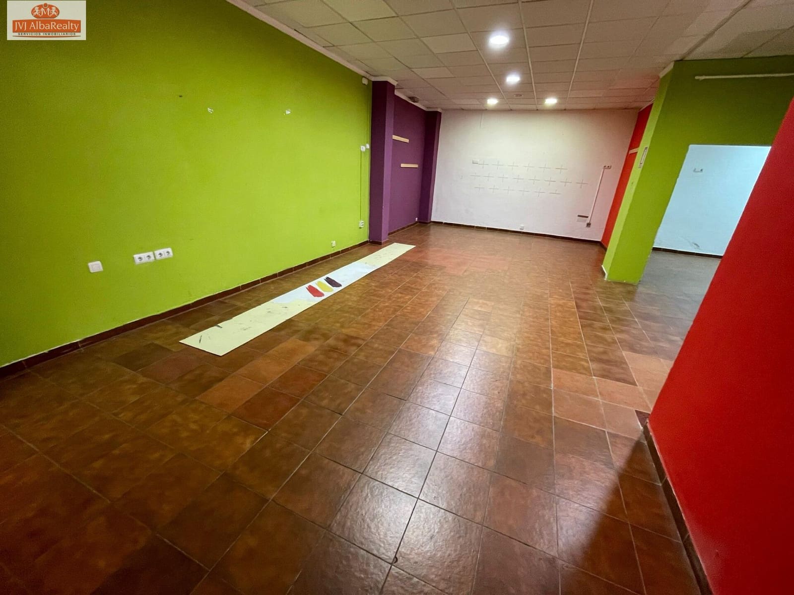 Commercial for rent in Albacete city - € 600 (Ref: 9723713)