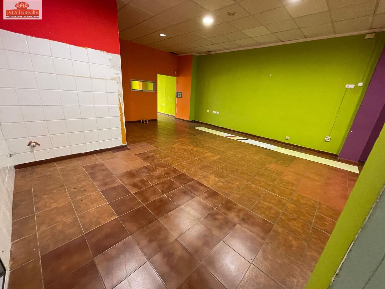 Commercial for rent in Albacete city - € 600 (Ref: 9723713)