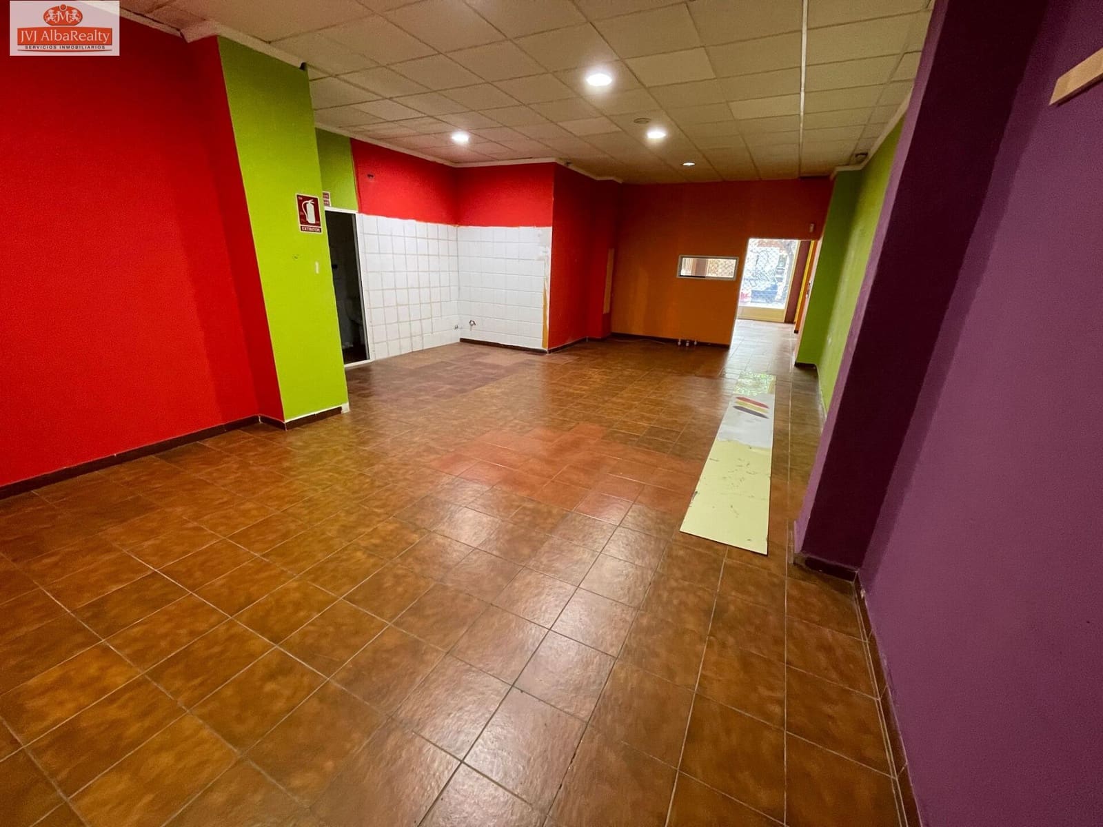 Commercial for rent in Albacete city - € 600 (Ref: 9723713)