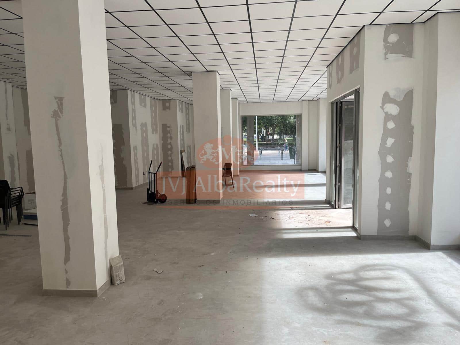 Commercial for rent in Albacete city - € 900 (Ref: 9723715)