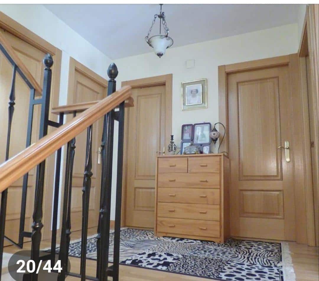 4 bedroom Terraced Villa for sale in Albacete city with garage - € 395,000 (Ref: 9723716)