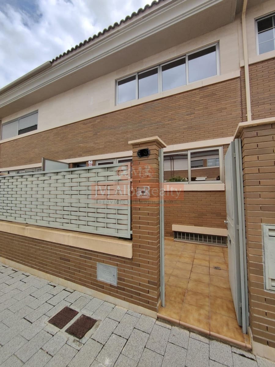 4 bedroom Terraced Villa for sale in Albacete city with garage - € 405,000 (Ref: 9723717)