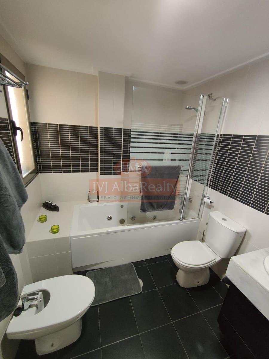 4 bedroom Terraced Villa for sale in Albacete city with garage - € 405,000 (Ref: 9723717)