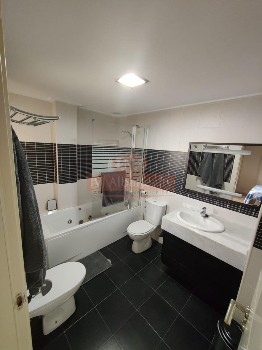 4 bedroom Terraced Villa for sale in Albacete city with garage - € 405,000 (Ref: 9723717)