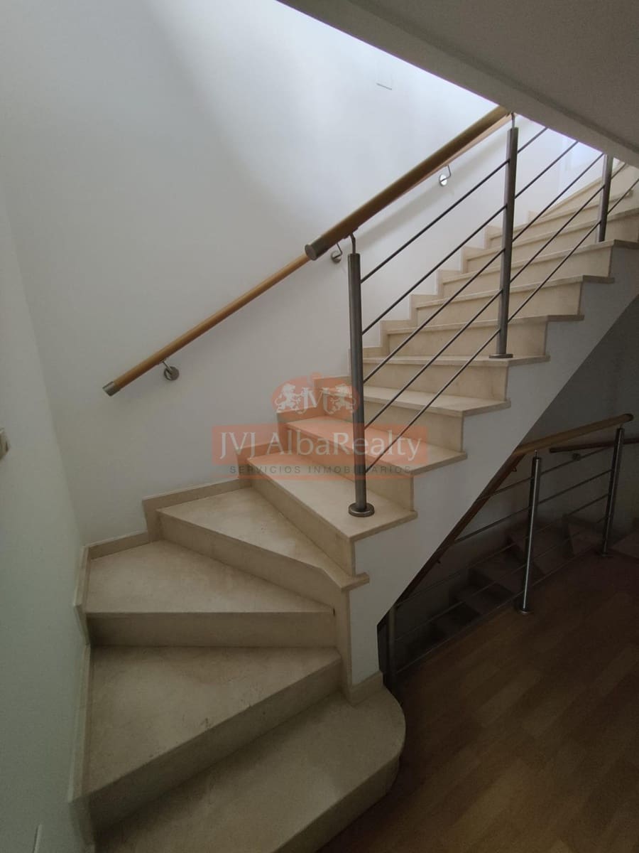 4 bedroom Terraced Villa for sale in Albacete city with garage - € 405,000 (Ref: 9723717)