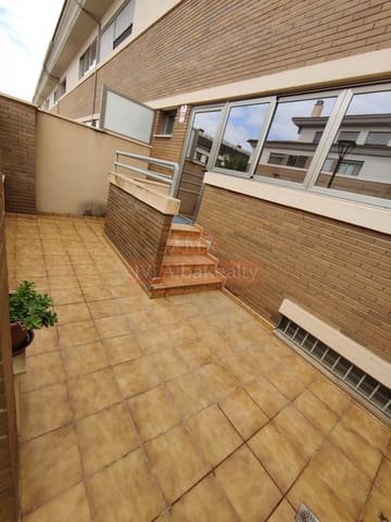 4 bedroom Terraced Villa for sale in Albacete city with garage - € 405,000 (Ref: 9723717)