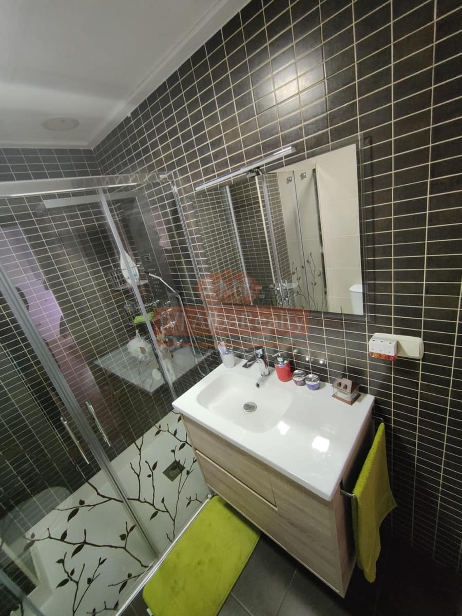 4 bedroom Terraced Villa for sale in Albacete city with garage - € 405,000 (Ref: 9723717)