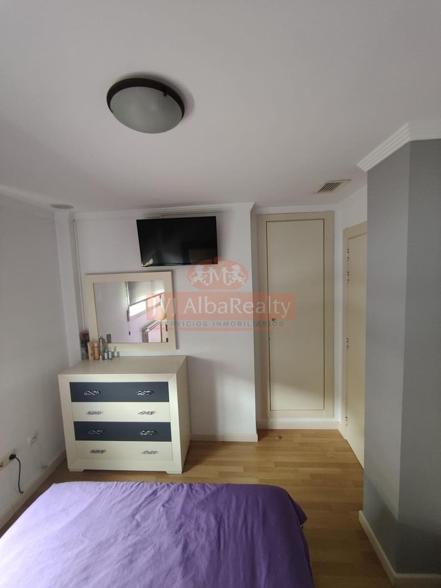 4 bedroom Terraced Villa for sale in Albacete city with garage - € 405,000 (Ref: 9723717)