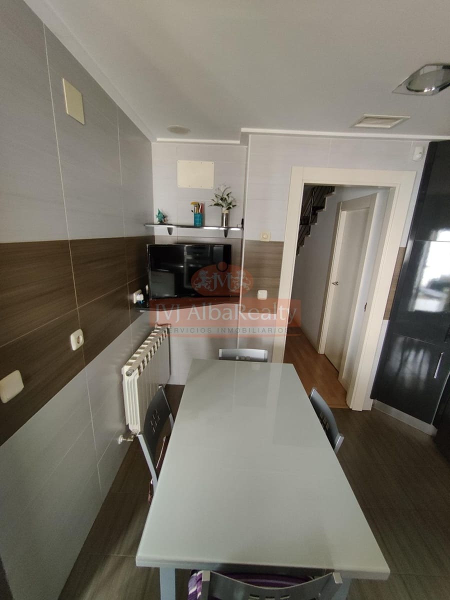 4 bedroom Terraced Villa for sale in Albacete city with garage - € 405,000 (Ref: 9723717)