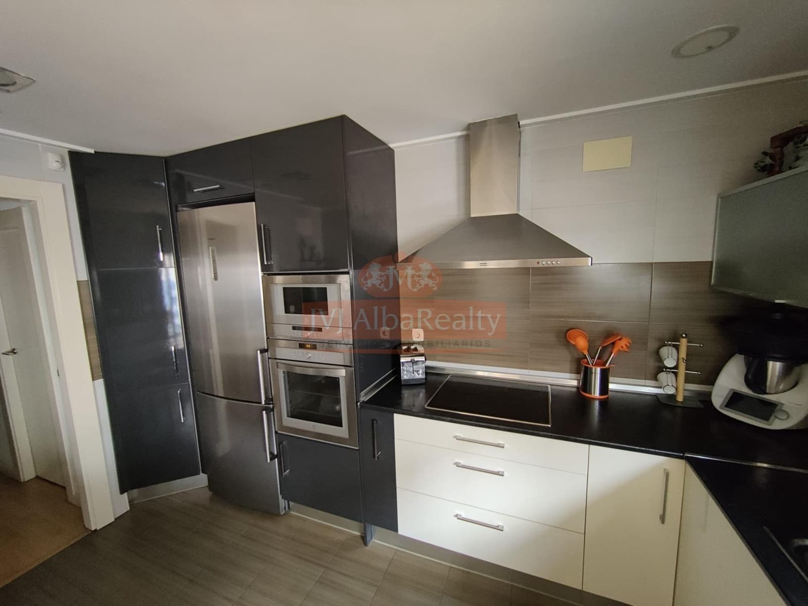 4 bedroom Terraced Villa for sale in Albacete city with garage - € 405,000 (Ref: 9723717)