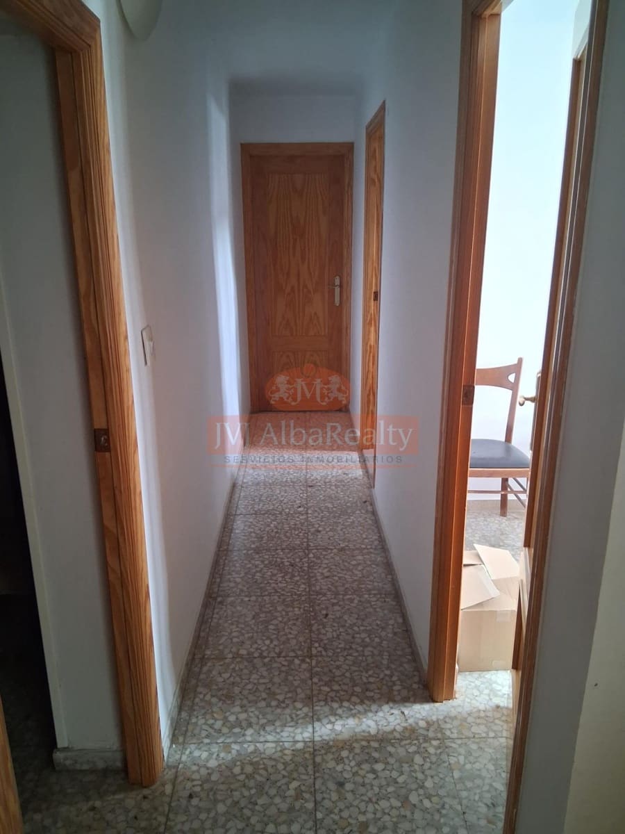 4 bedroom Townhouse for sale in Albacete city with garage - € 265,000 (Ref: 9723718)