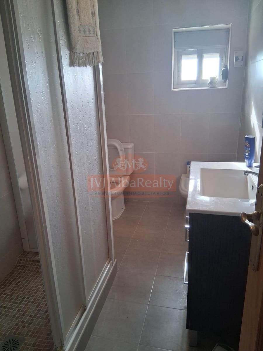 4 bedroom Townhouse for sale in Albacete city with garage - € 265,000 (Ref: 9723718)