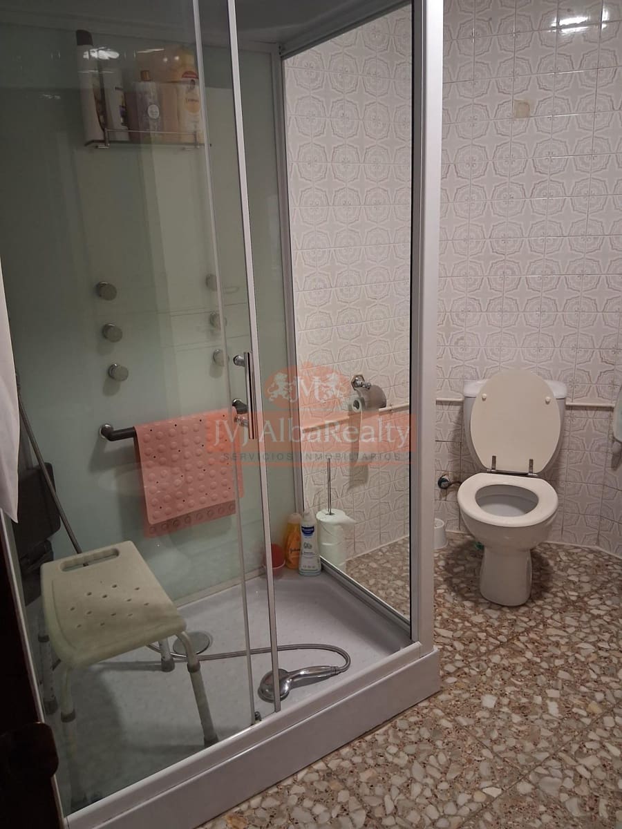 4 bedroom Townhouse for sale in Albacete city with garage - € 265,000 (Ref: 9723718)
