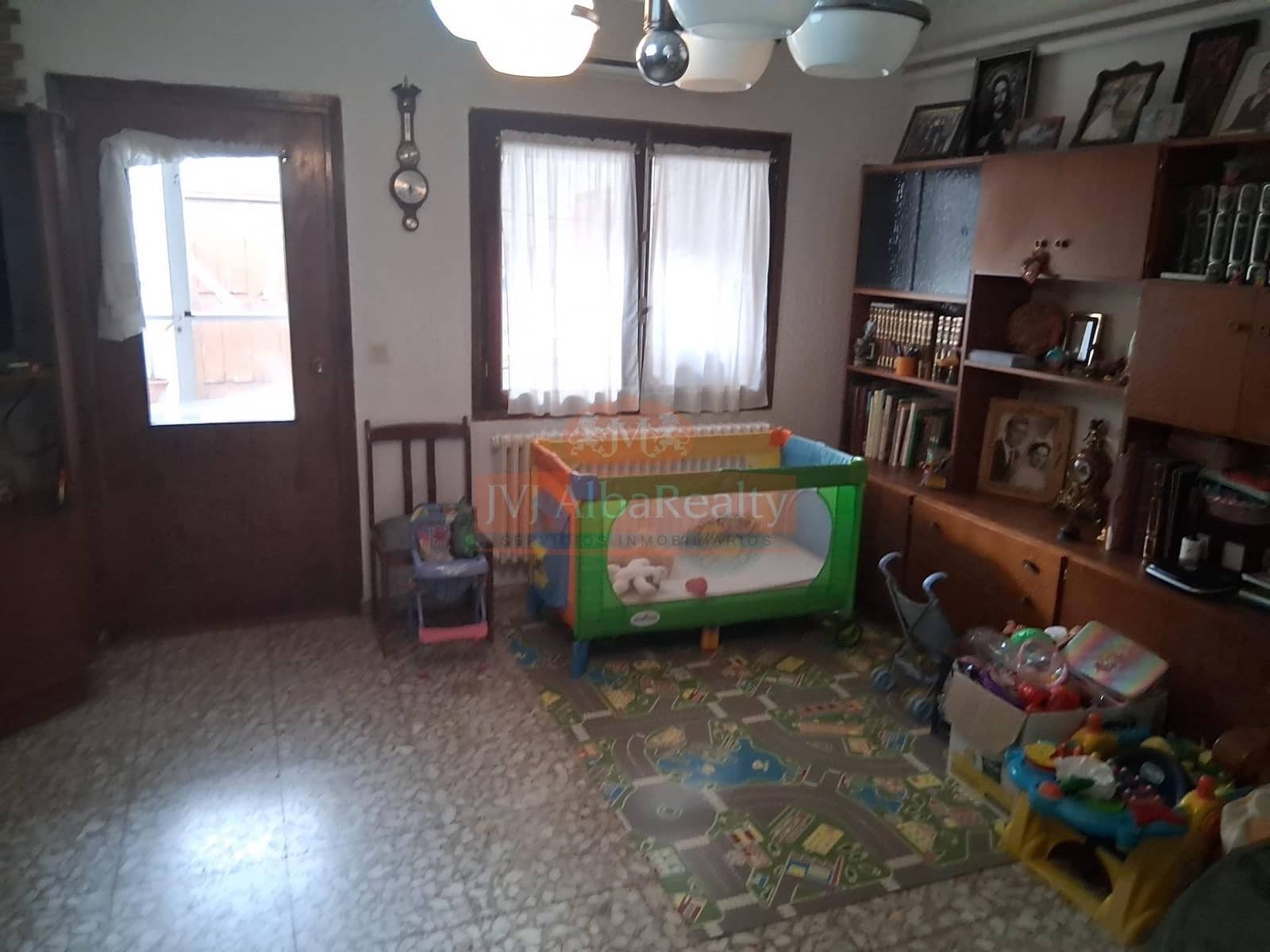 4 bedroom Townhouse for sale in Albacete city with garage - € 265,000 (Ref: 9723718)