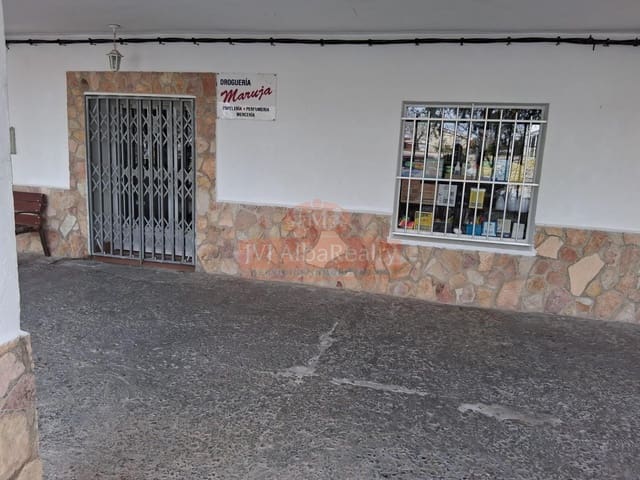 4 bedroom Townhouse for sale in Albacete city with garage - € 265,000 (Ref: 9723718)