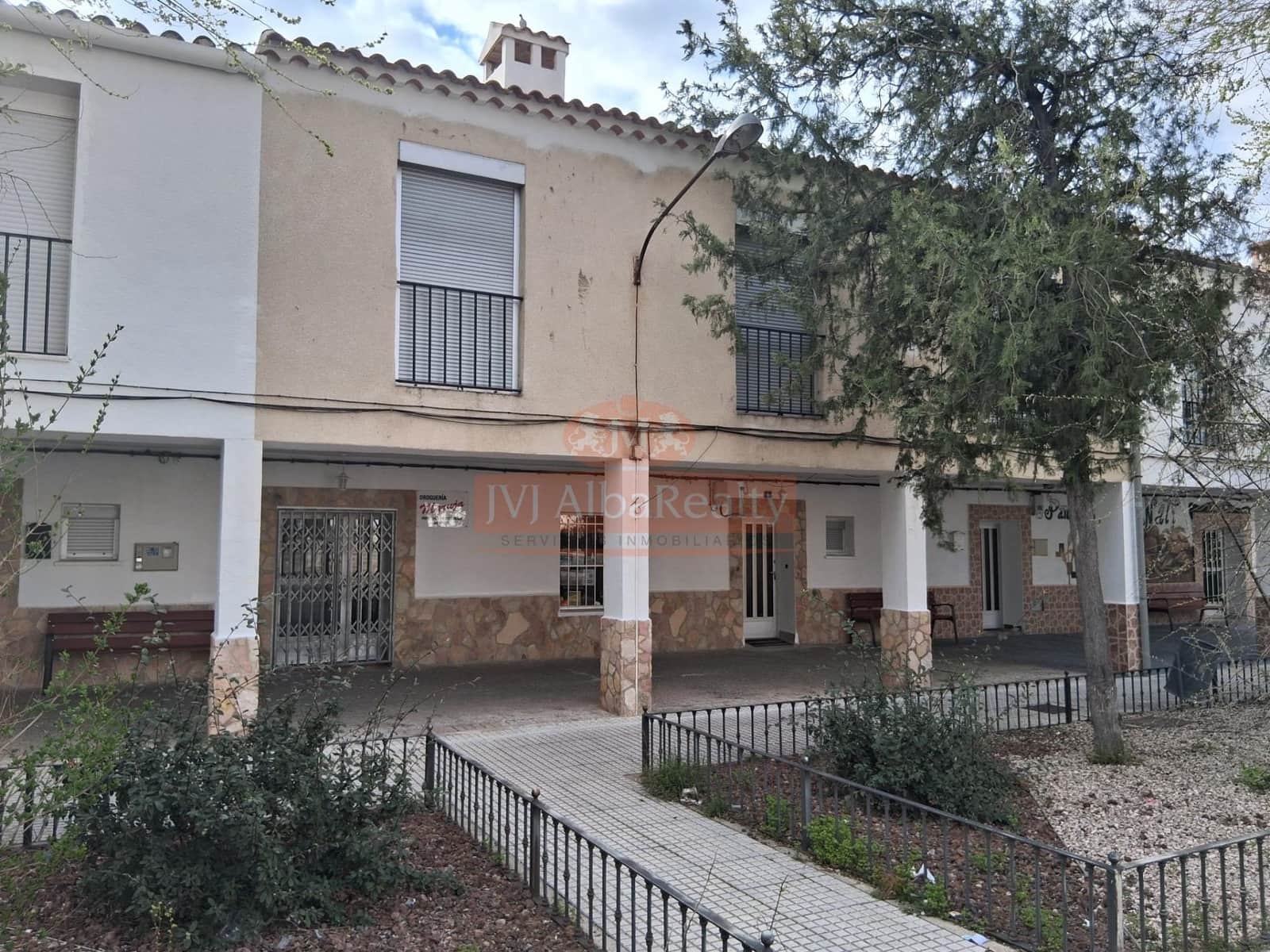4 bedroom Townhouse for sale in Albacete city with garage - € 265,000 (Ref: 9723718)