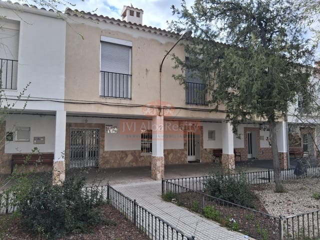4 bedroom Townhouse for sale in Albacete city with garage - € 265,000 (Ref: 9723718)