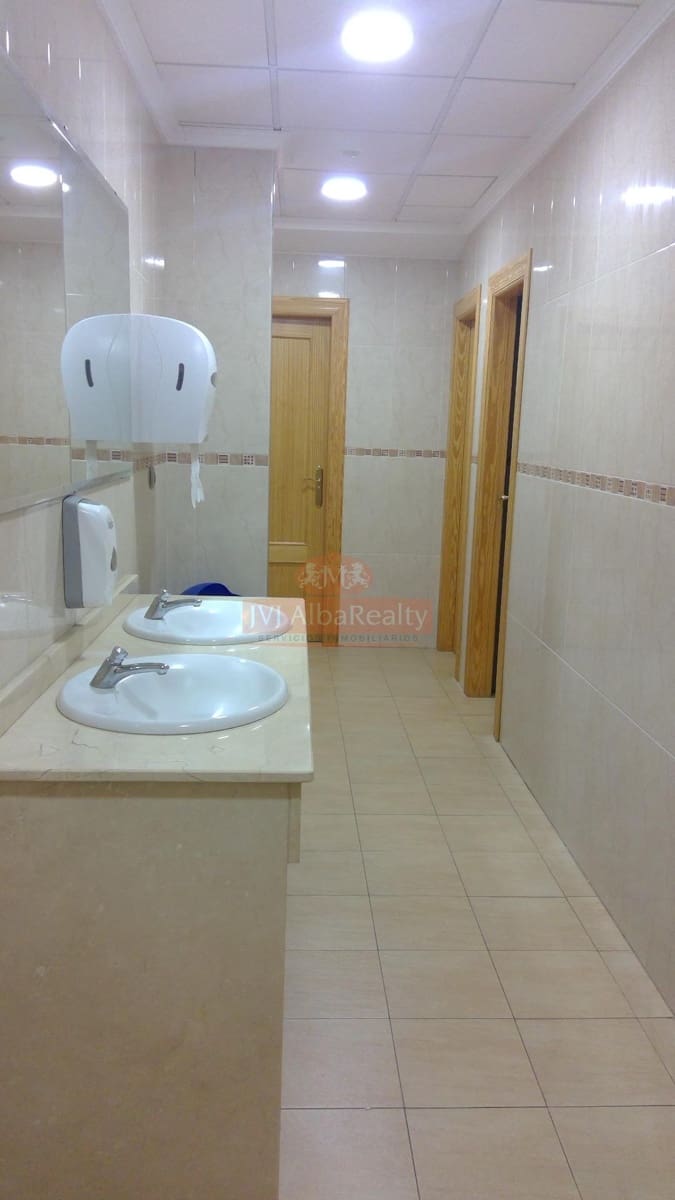 Erhverv til salg i Robledo med garage - € 1.550.000 (Ref: 9723720)