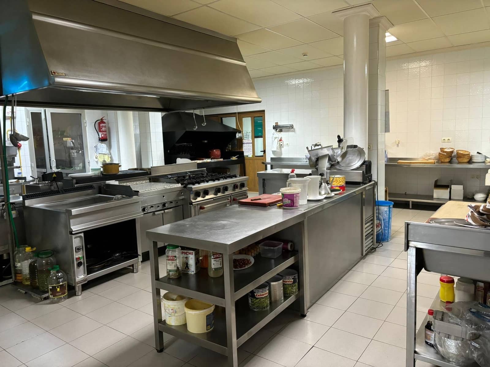 Erhverv til salg i Robledo med garage - € 1.550.000 (Ref: 9723720)