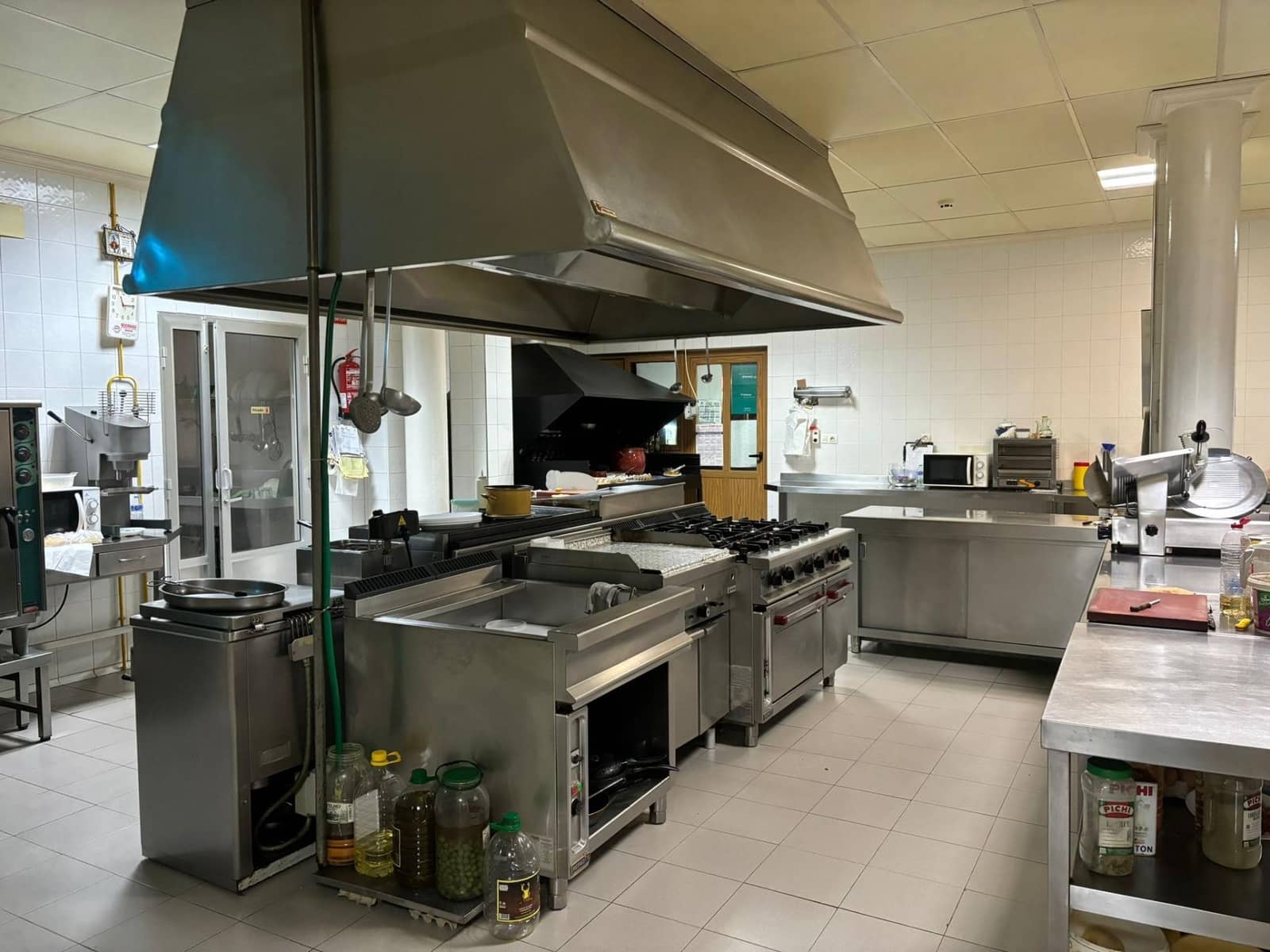 Erhverv til salg i Robledo med garage - € 1.550.000 (Ref: 9723720)