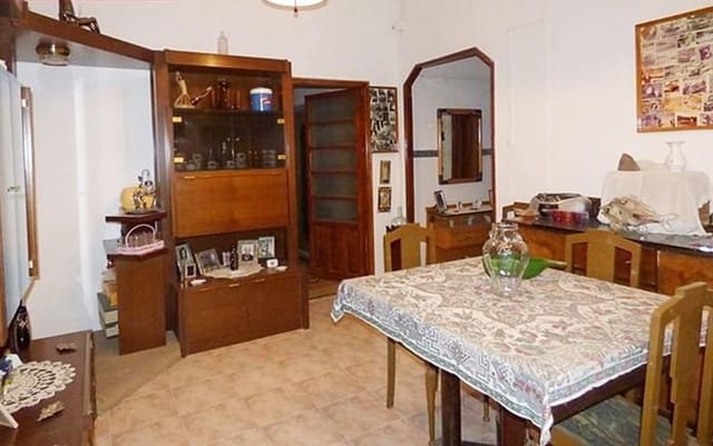 3 bedroom Villa for sale in Albacete city with garage - € 313,500 (Ref: 9723721)