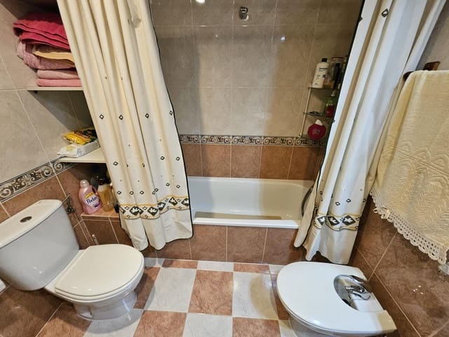 2 bedroom Apartment for sale in Chinchilla de Monte-Aragón with garage - € 145,000 (Ref: 9723722)