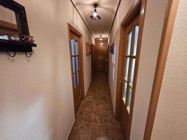 2 bedroom Apartment for sale in Chinchilla de Monte-Aragón with garage - € 145,000 (Ref: 9723722)