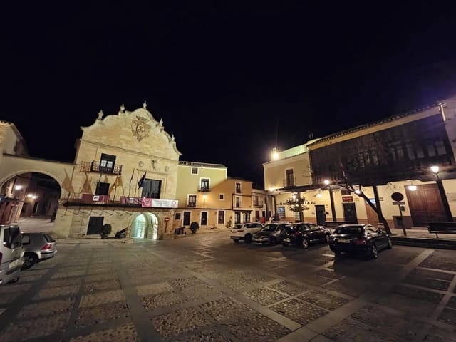 2 bedroom Apartment for sale in Chinchilla de Monte-Aragón with garage - € 145,000 (Ref: 9723722)