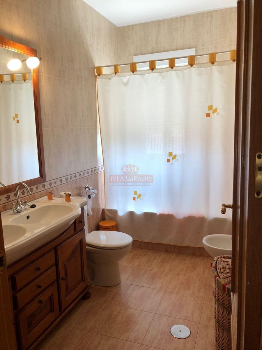 3 bedroom Terraced Villa for sale in Villalgordo del Jucar with garage - € 114,000 (Ref: 9723724)