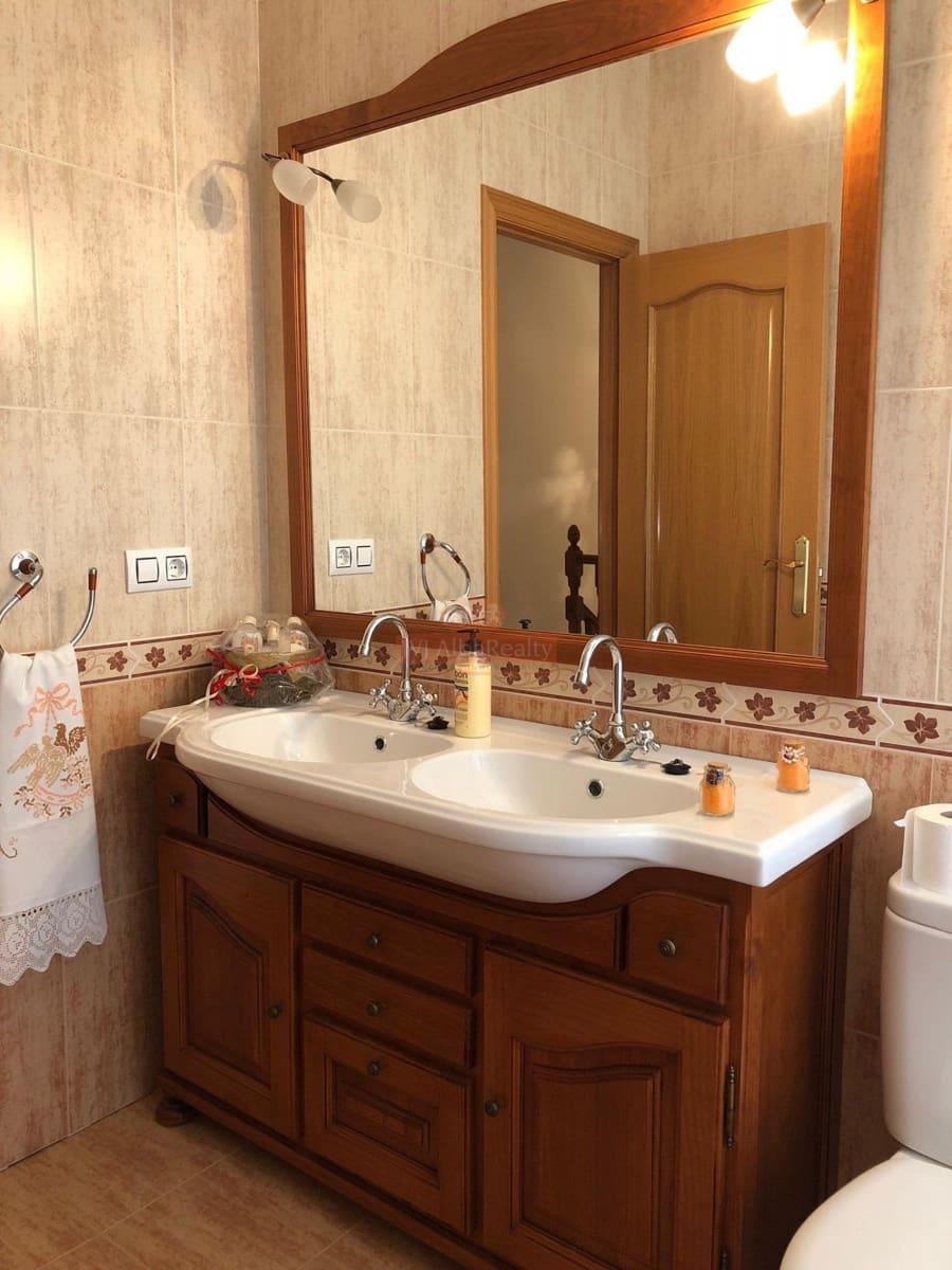 3 bedroom Terraced Villa for sale in Villalgordo del Jucar with garage - € 114,000 (Ref: 9723724)