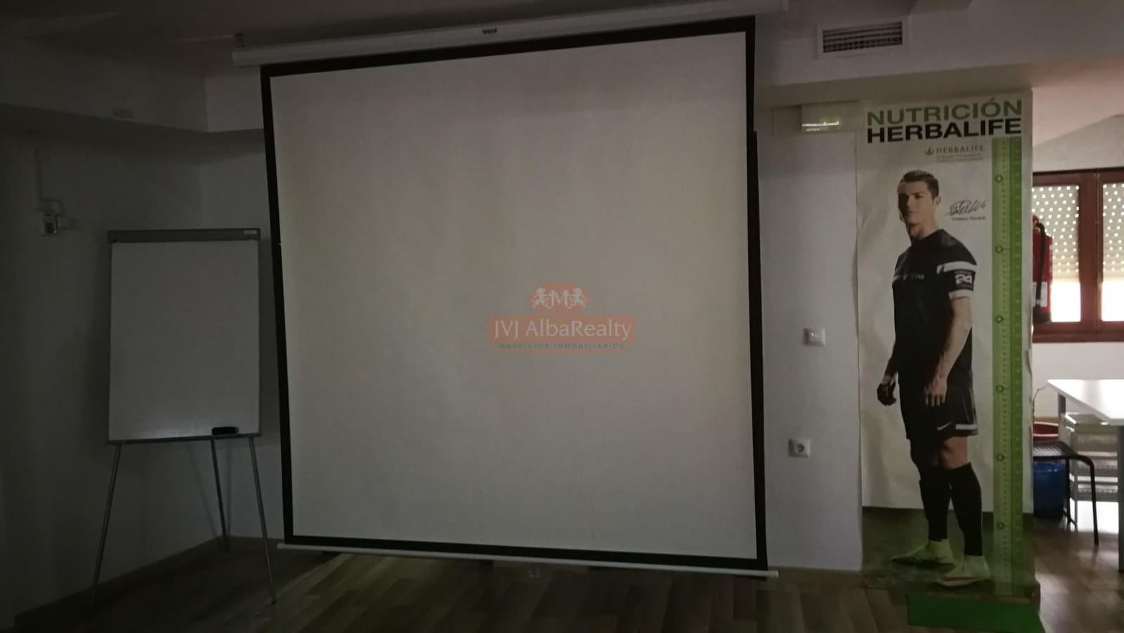 Commercial for rent in Albacete city - € 750 (Ref: 9723727)