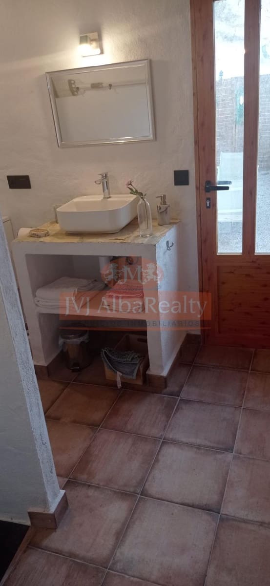 4 bedroom Villa for sale in Jorquera with pool - € 160,000 (Ref: 9723732)