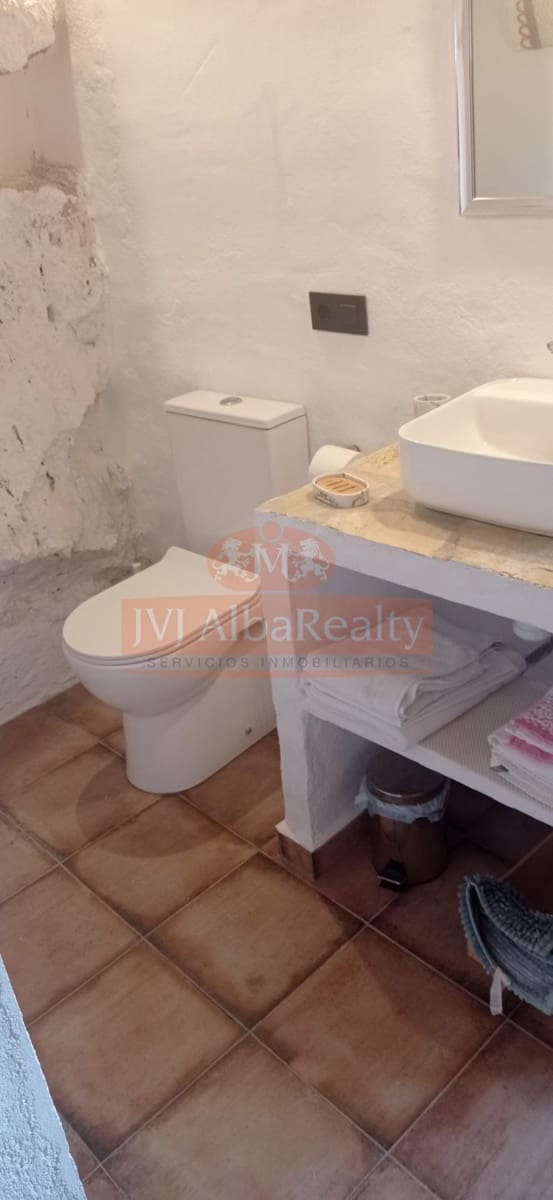 4 bedroom Villa for sale in Jorquera with pool - € 160,000 (Ref: 9723732)