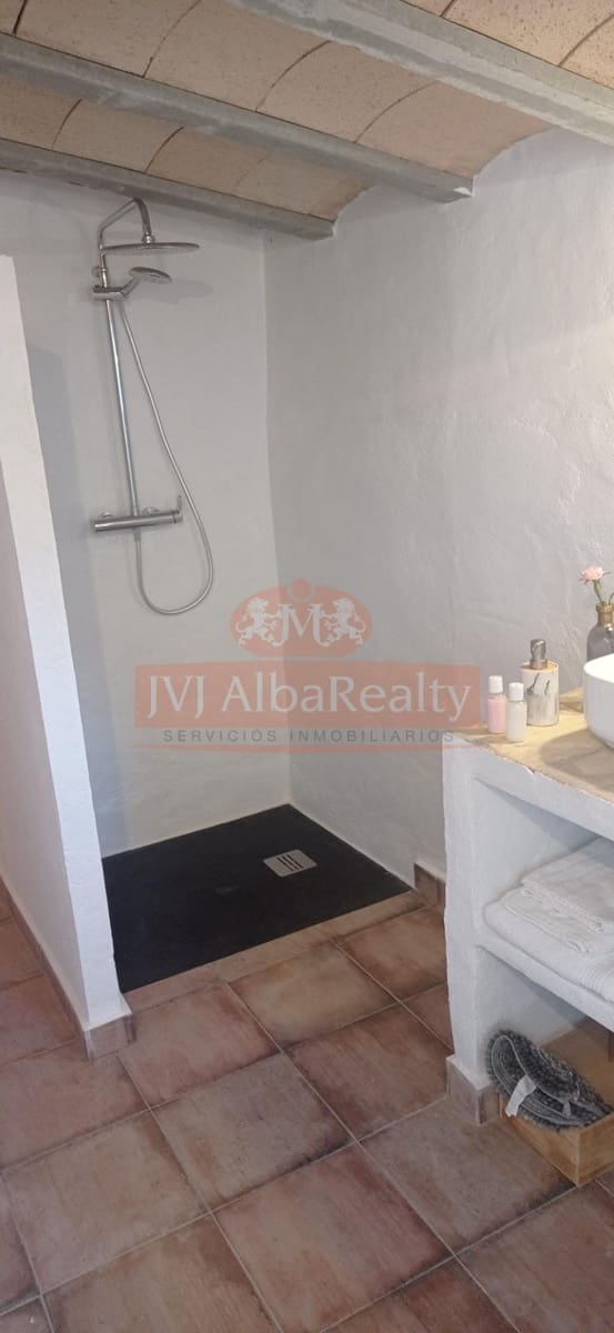 4 bedroom Villa for sale in Jorquera with pool - € 160,000 (Ref: 9723732)