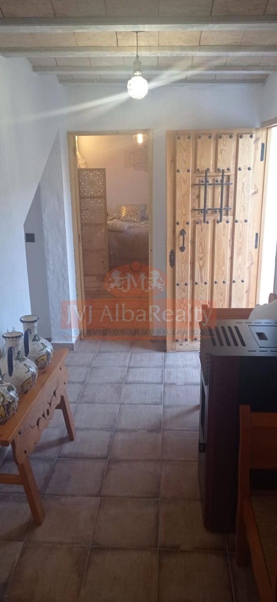 4 bedroom Villa for sale in Jorquera with pool - € 160,000 (Ref: 9723732)