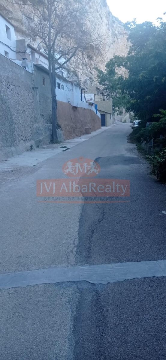 4 bedroom Villa for sale in Jorquera with pool - € 160,000 (Ref: 9723732)