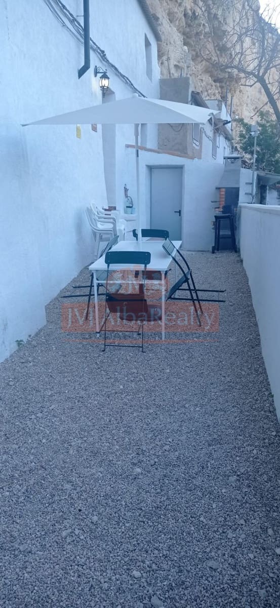 4 bedroom Villa for sale in Jorquera with pool - € 160,000 (Ref: 9723732)