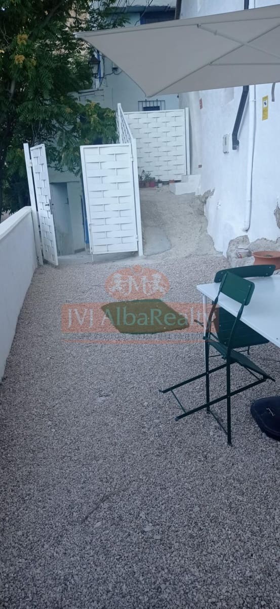 4 bedroom Villa for sale in Jorquera with pool - € 160,000 (Ref: 9723732)