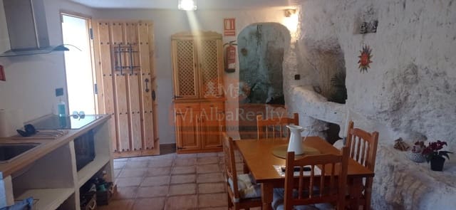 4 bedroom Villa for sale in Jorquera with pool - € 160,000 (Ref: 9723732)