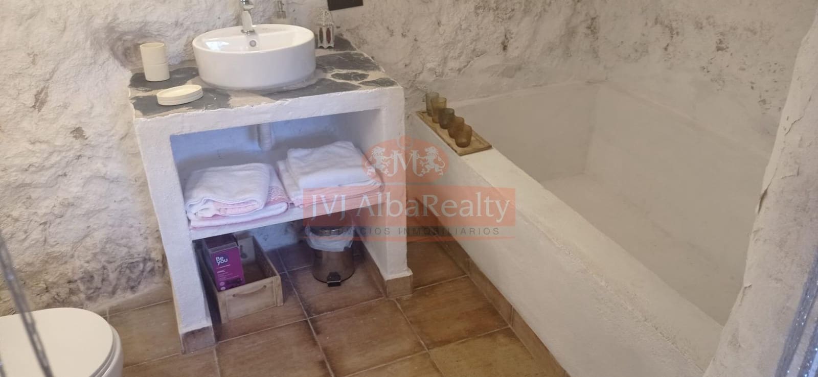 4 bedroom Villa for sale in Jorquera with pool - € 160,000 (Ref: 9723732)