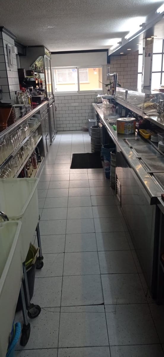 Business for sale in Albacete city - € 300,000 (Ref: 9723733)