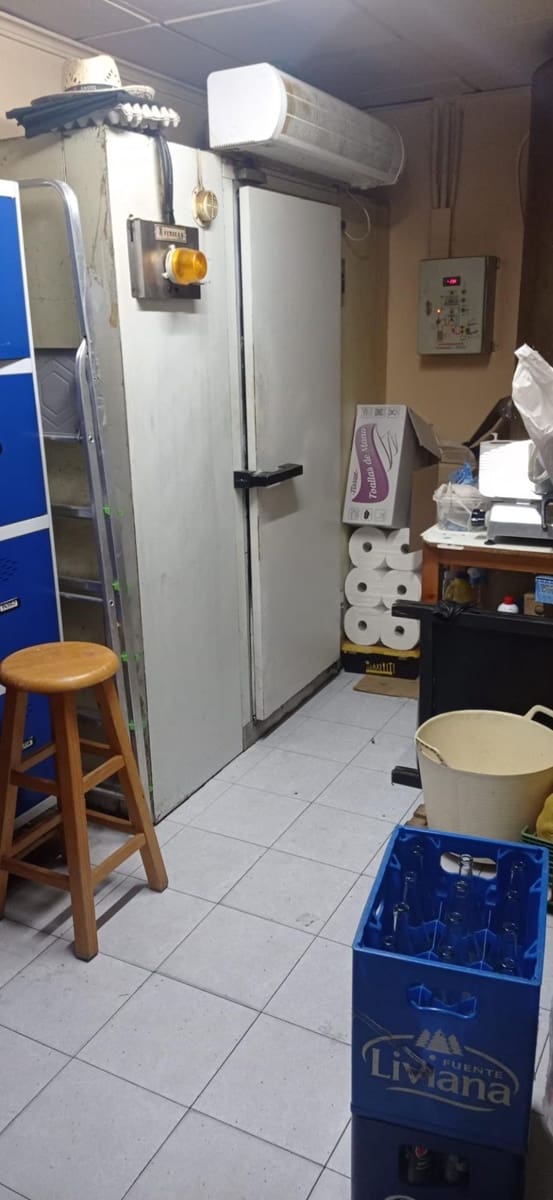 Business for sale in Albacete city - € 300,000 (Ref: 9723733)