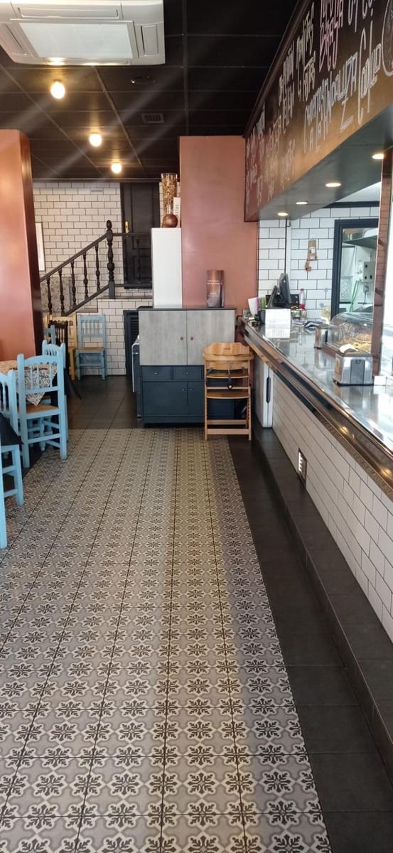 Business for sale in Albacete city - € 300,000 (Ref: 9723733)