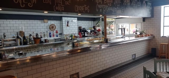 Business for sale in El Pilar, Albacete city - € 300,000 (Ref: 9723733)