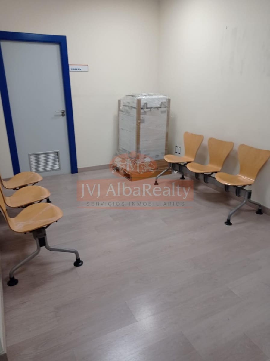 Office for rent in Albacete city - € 3,300 (Ref: 9723734)