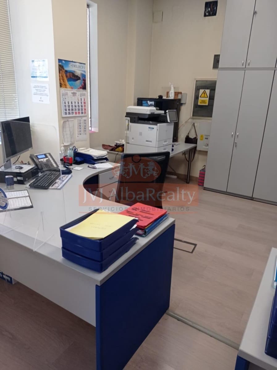 Office for rent in Albacete city - € 3,300 (Ref: 9723734)