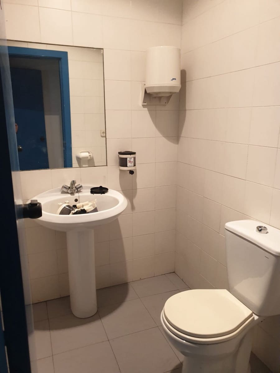 Commercial for sale in Albacete city - € 198,000 (Ref: 9723743)