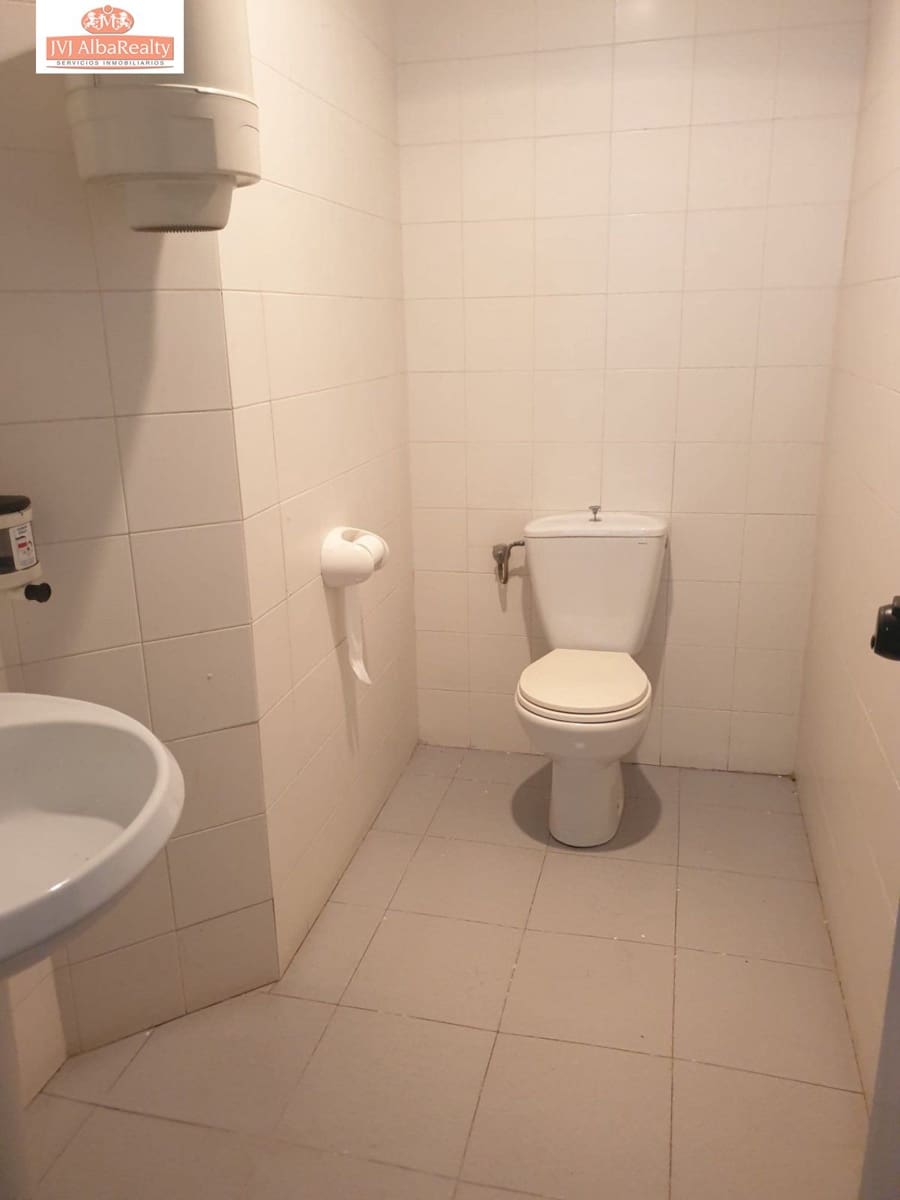 Commercial for sale in Albacete city - € 198,000 (Ref: 9723743)